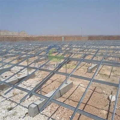 Supports solaires avec des bases en béton